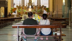 Tourist's church clothing hack leaves travelers sharply divided over sacred-site etiquette Church Find